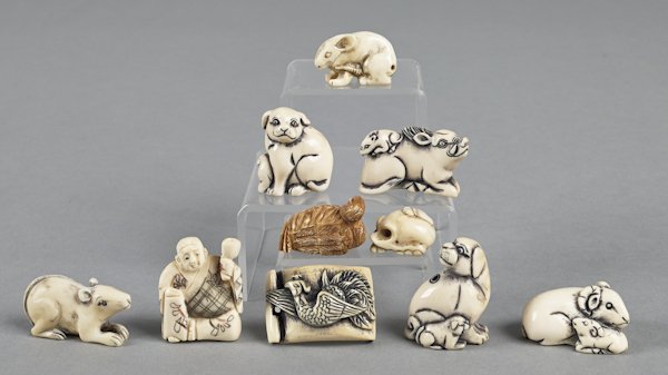Ten Japanese carved ivory netsuke.: Ten Japanese carved ivory netsuke.