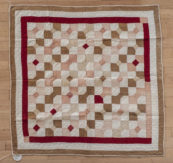 Pieced crib quilt, ca. 1900, 39'' x 39''.: Pieced crib quilt, ca. 1900, 39'' x 39''.