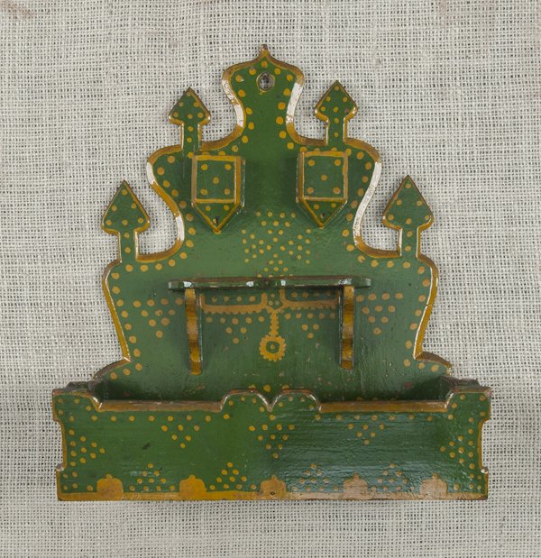 Painted pine hanging wall box, early 20th c., 11: Painted pine hanging wall box, early 20th c., 11 1/4'' h., 10'' w.