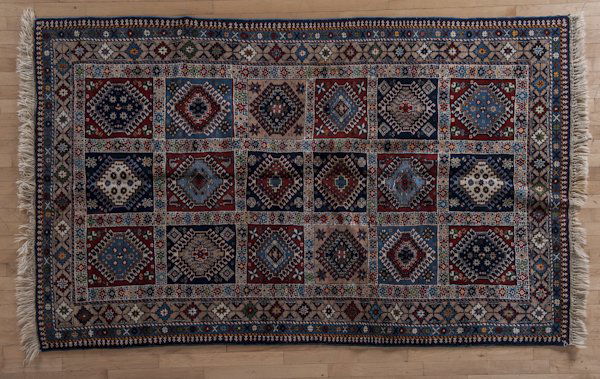 Contemporary Persian carpet, 8' 6'' x 5' 2''.: Contemporary Persian carpet, 8' 6'' x 5' 2''.