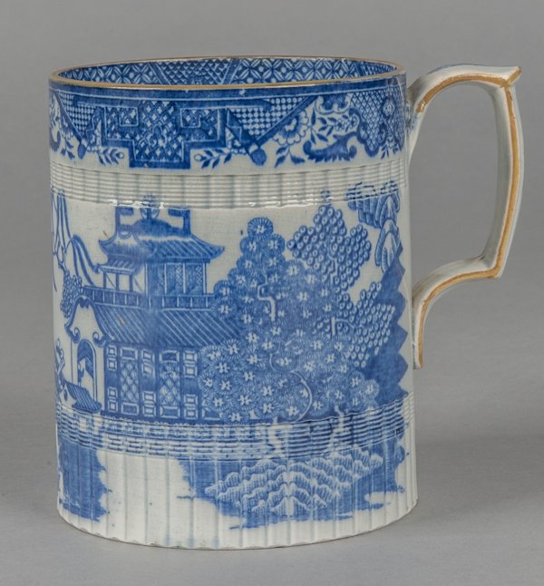 English pearlware tankard, early 19th c., with: English pearlware tankard, early 19th c., with chinoiserie decoration, 6'' h.