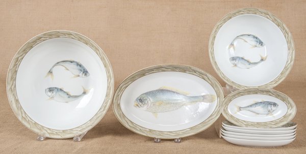 Nine-piece Mottahedeh porcelain fish service.: Nine-piece Mottahedeh porcelain fish service.
