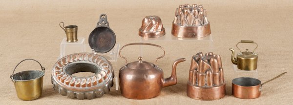 Group of miniature copper and brass kitchen items: Group of miniature copper and brass kitchen items, 19th c.
