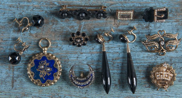 14K gold and blue enameled locket, together with: 14K gold and blue enameled locket, together with a 14K gold enameled watch pin with diamonds, three 14K gold pins, and a group of 14K gold and black onyx jewelry, 38.6 dwt total.
