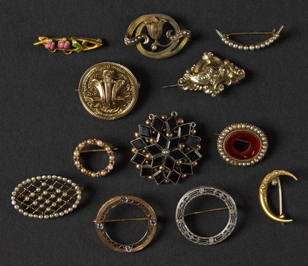 Twelve 14K yellow gold pins, to include black ony: Twelve 14K yellow gold pins, to include black onyx, seed pearl, carnelian, etc., 21.6 dwt.