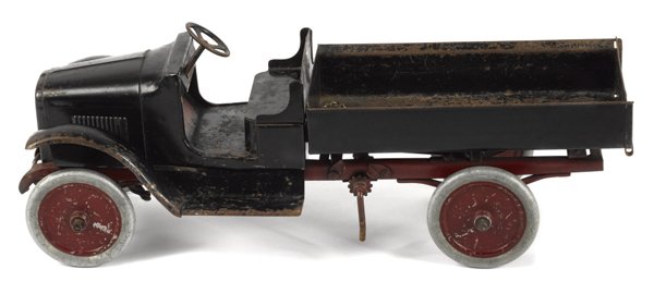 Buddy L pressed steel dump truck, 24 1/2'' l.: Buddy L pressed steel dump truck, 24 1/2'' l.