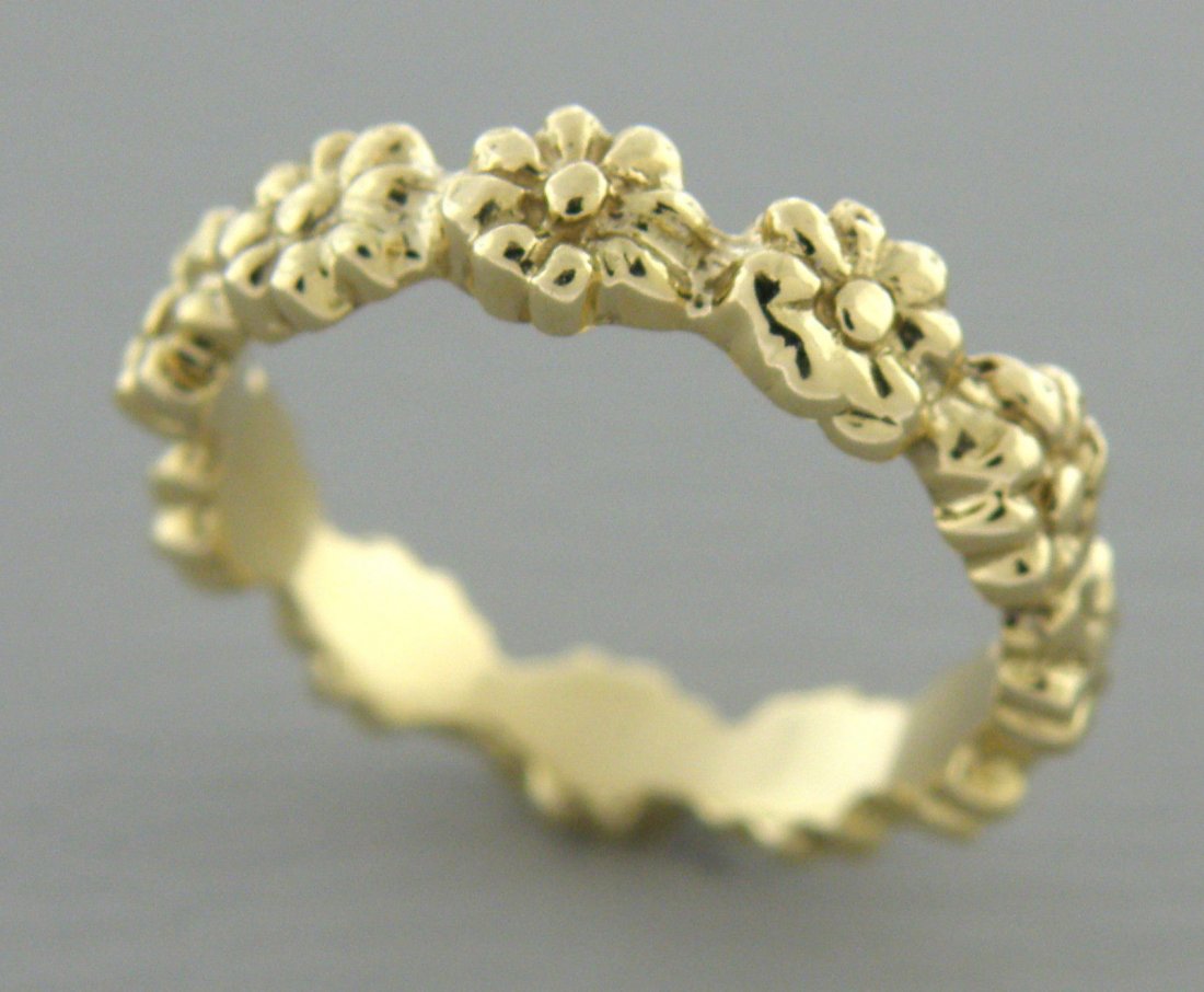 VINTAGE 14K GOLD RING FLOWER ETERNITY DESIGN BAND RING: Ring size is a 6 Ring measures 4.5mm wide 14K yellow gold wedding band flower pattern all the way around Vintage pre-owned ring is in good condition for it's age, please refer to pics Stamped 14K Tota