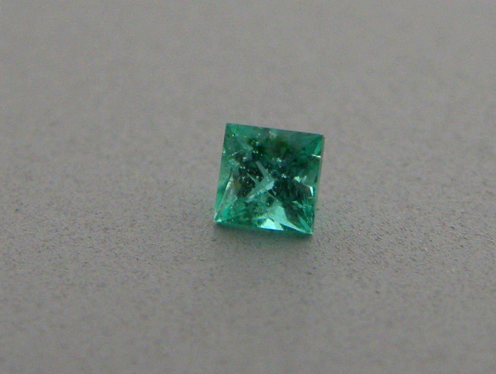 2.6mm PRINCESS CUT LOOSE NATURAL COLOMBIAN EMERALD: Sale is for 1 princess cut natural Colombian emerald Emerald measures 2.6mm x 2.6mm If you want matching pair please let me know. New, never used before