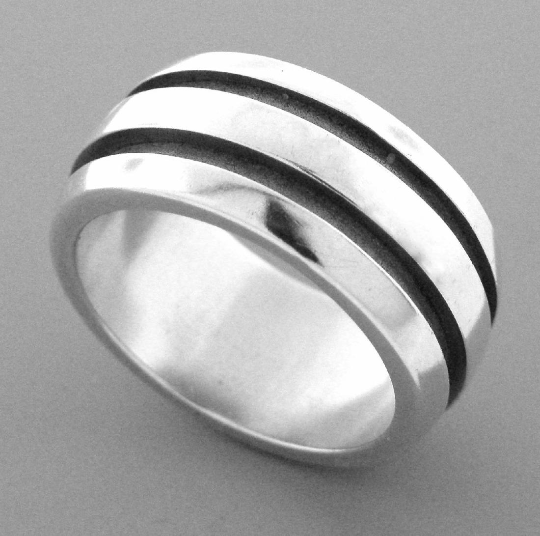 TIFFANY & Co. STERLING SILVER ATLAS GROOVED BAND RING (1 of 2)
