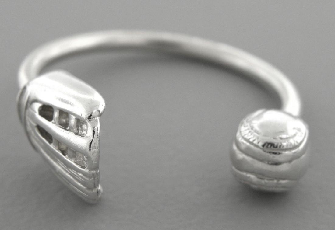 VINTAGE TIFFANY & Co. STERLING SILVER BASEBALL KEYRING (1 of 2)
