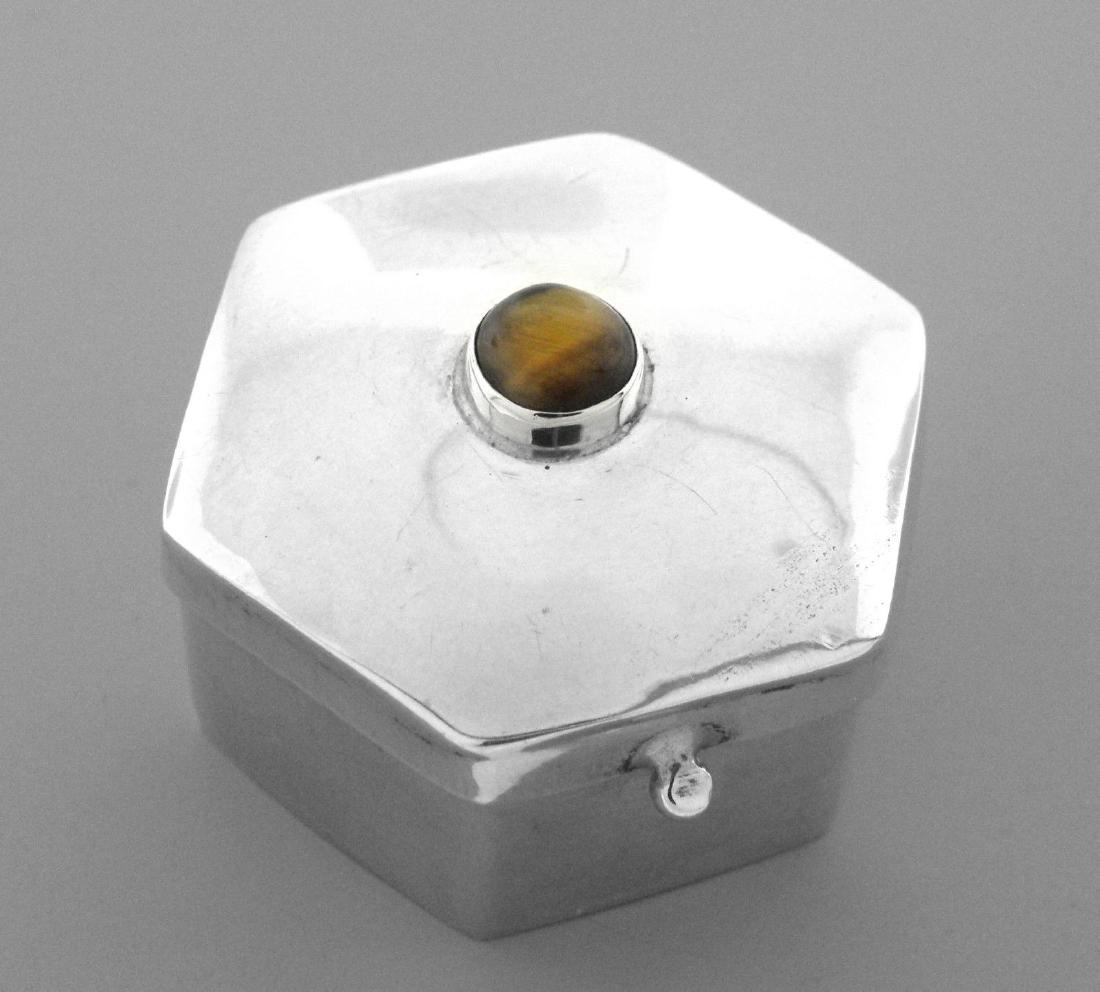 VINTAGE STERLING SILVER TIGER EYE PILL OR SNUFF BOX (1 of 2)