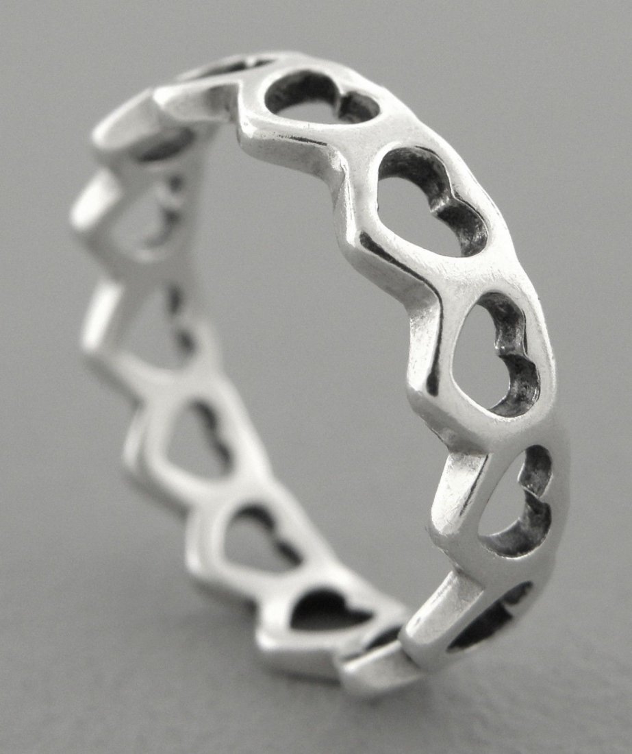 JAMES AVERY STERLING SILVER ETERNITY HEART BAND RING: JAMES AVERY STERLING SILVER RINGSize 5Measures 4.2mm wide James Avery Sterling silver eternity heart ring Vintage, Pre-owned, in good condition, please refer to picsStamped AVERY 925Weight: 1.5g