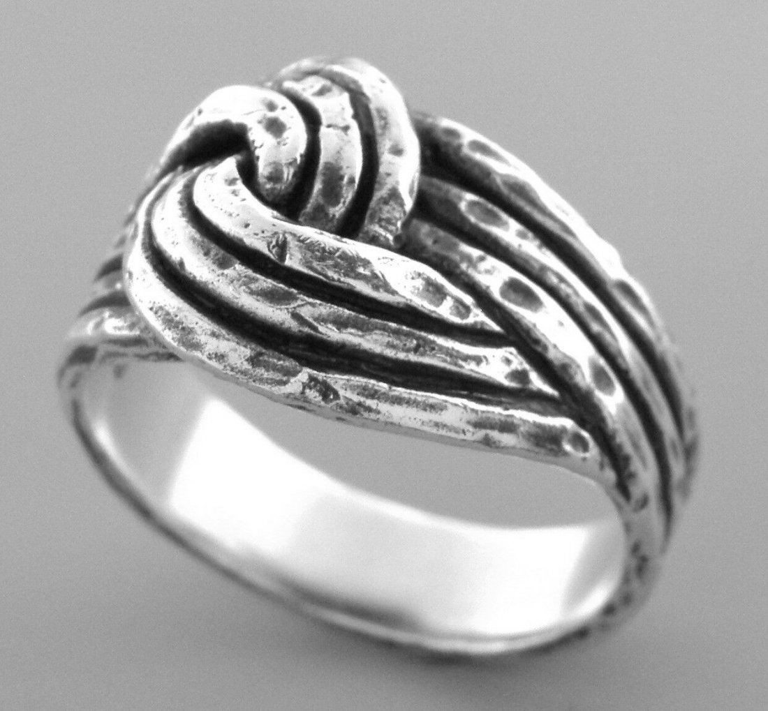 VINTAGE JAMES AVERY STERLING SILVER HAMMERED KNOT RING: JAMES AVERY STERLING SILVER RINGSize 9Measures 0.51" wide on topJames Avery Sterling silver hammered knot ring Vintage, Pre-owned, in good condition, please refer to picsStamped JA STER Weight: 7.9g
