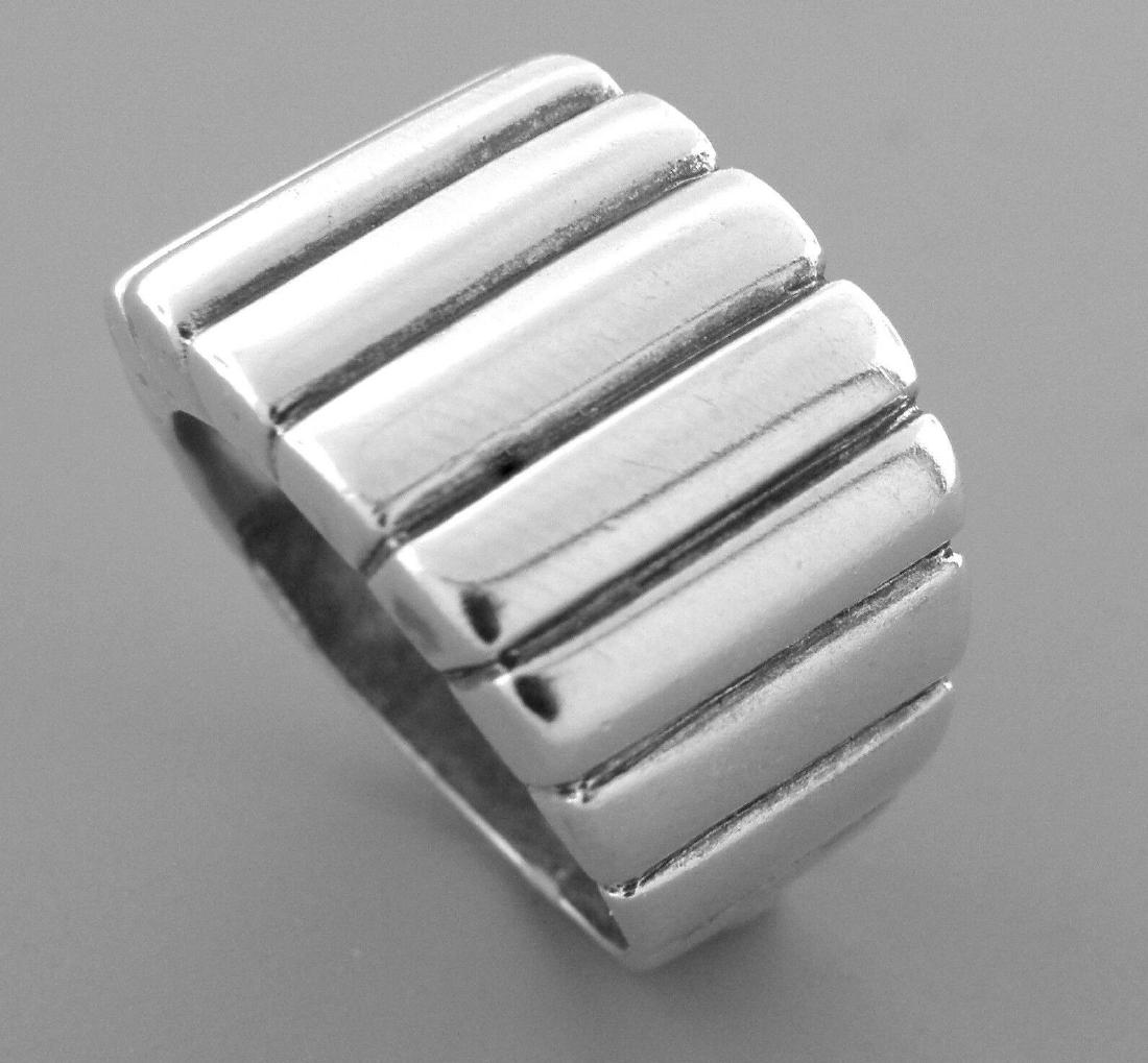 VINTAGE JAMES AVERY STERLING SILVER CIGAR BAND RING: JAMES AVERY STERLING SILVER RINGSize 7Measures 0.54" wide in frontJames Avery Sterling silver cigar band ring Vintage, Pre-owned, in good condition, minor wear due to age, please refer to picsStamped