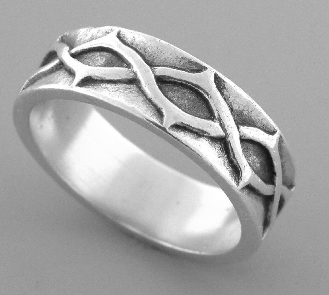 JAMES AVERY STERLING SILVER CROWN OF THORNS RING SIZE 9: JAMES AVERY STERLING SILVER RINGSize 9Measures 6.8mm wideJames Avery Sterling silver crown of thorns ring Vintage, Pre-owned, in good condition, minor wear due to age, please refer to picsStamped JA S