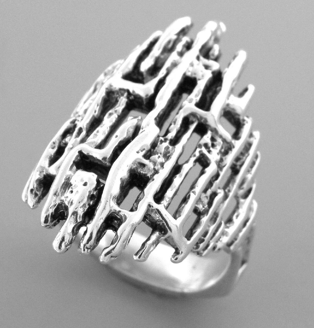 JAMES AVERY STERLING SILVER LADIES RING SIZE 9: JAMES AVERY STERLING SILVER RINGSize 9Measures 1.21" wide on topJames Avery Sterling silver ring Vintage, Pre-owned, in good condition, minor wear, has previously been sized, please refer to picsStamp