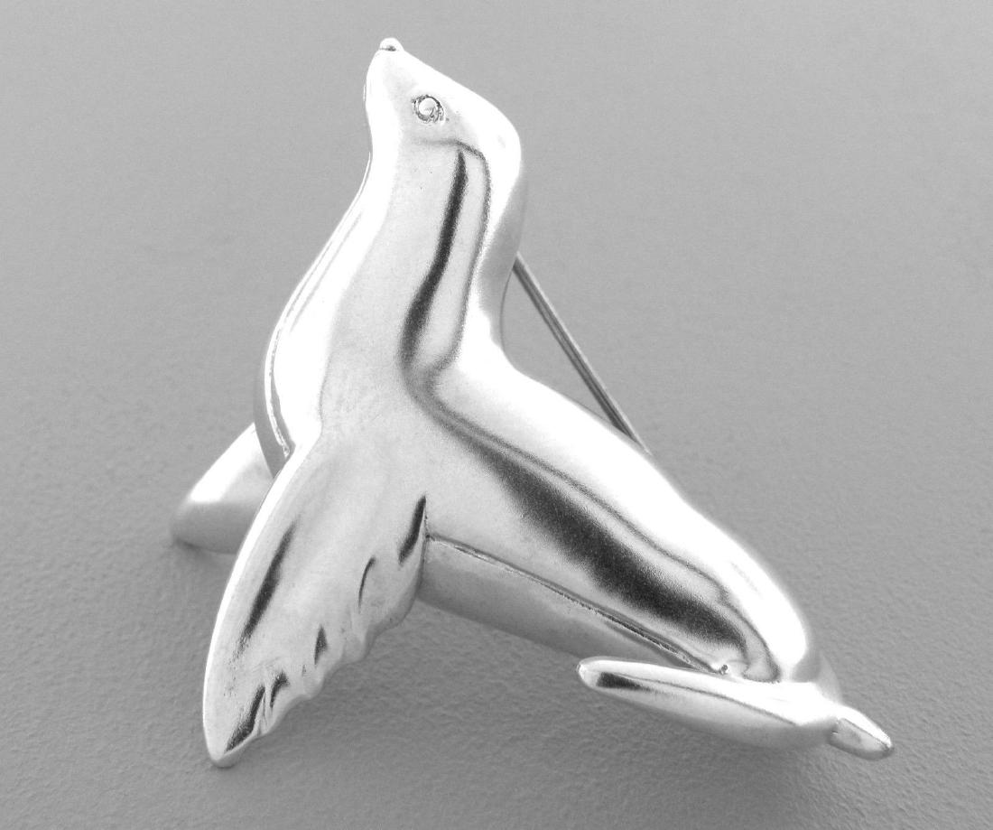 VINTAGE TIFFANY & Co. STERLING SILVER SEALION BROOCH (1 of 2)