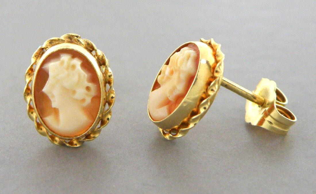 VINTAGE 14K YELLOW GOLD CAMEO LADIES STUD EARRINGS (1 of 2)