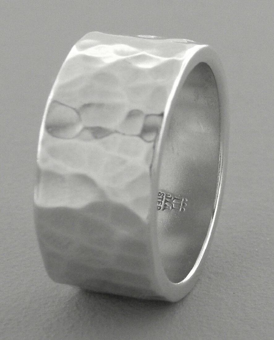 JAMES AVERY STERLING SILVER 9.5mm HAMMERED WEDDING BAND: JAMES AVERY STERLING SILVER RINGSize 7Measures 9.5mm wide James Avery Sterling silver hammered wedding band ring Vintage, Pre-owned, in good condition, please refer to picsStamped JA STER Weight: 10.1
