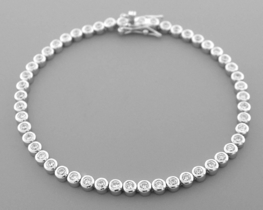 NEW STERLING SILVER CZ LADIES TENNIS BRACELET: NEW STERLING SILVER CZ TENNIS BRACELET BRACELET Bracelet measures 7" Long (will fit upto 7" wrist) Bracelet measure 3.3mm Wide 2.50ct cz size Sterling silver, beautiful cz tennis bracelet, excellent q