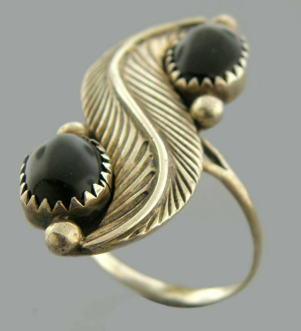 VINTAGE BEAUTIFUL LRGE NAVAJO STERLING SILVER ONYX RING (1 of 2)