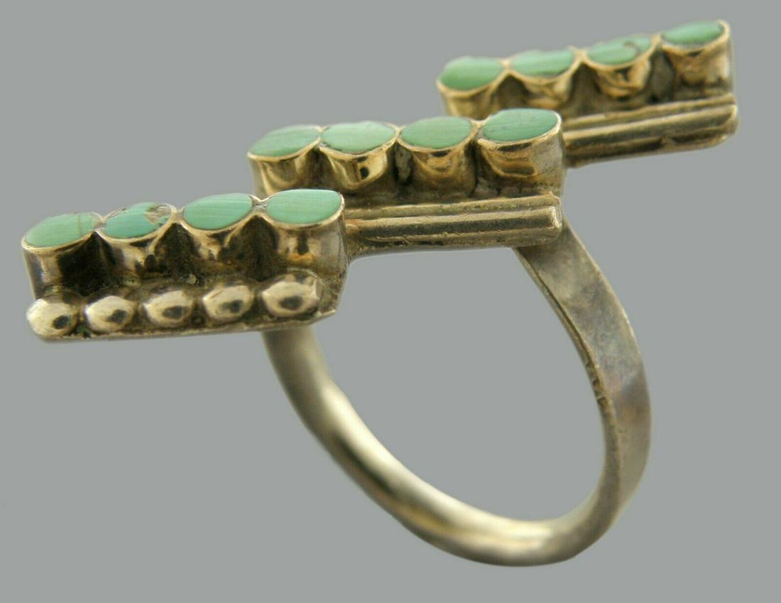 VINTAGE SOUTHWESTERN STERLING SILVER TURQUOISE RING (1 of 2)