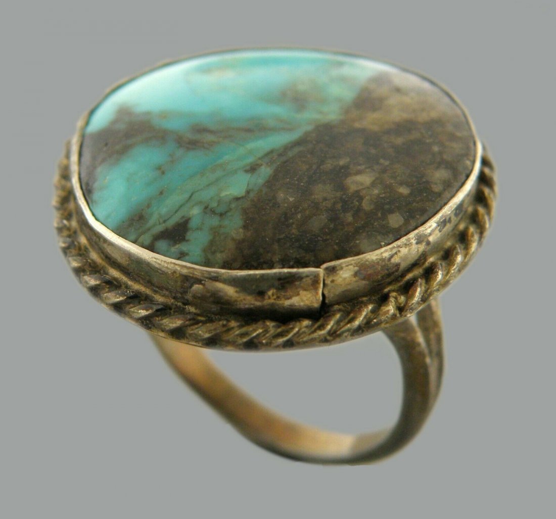 VINTAGE SOUTHWESTERN STERLING SILVER TURQUOISE RING (1 of 2)