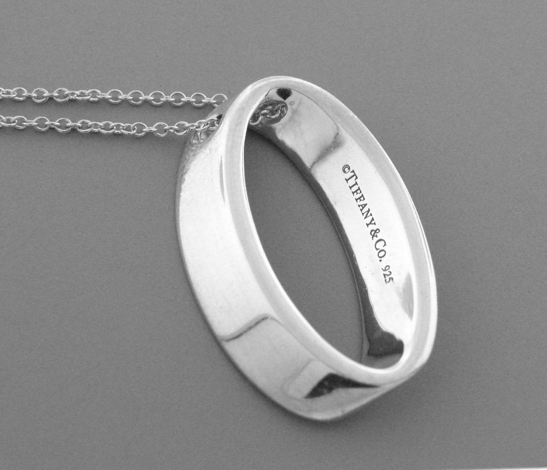 TIFFANY & Co. STERLING SILVER OVAL MODERN PENDANT CHAIN (1 of 2)