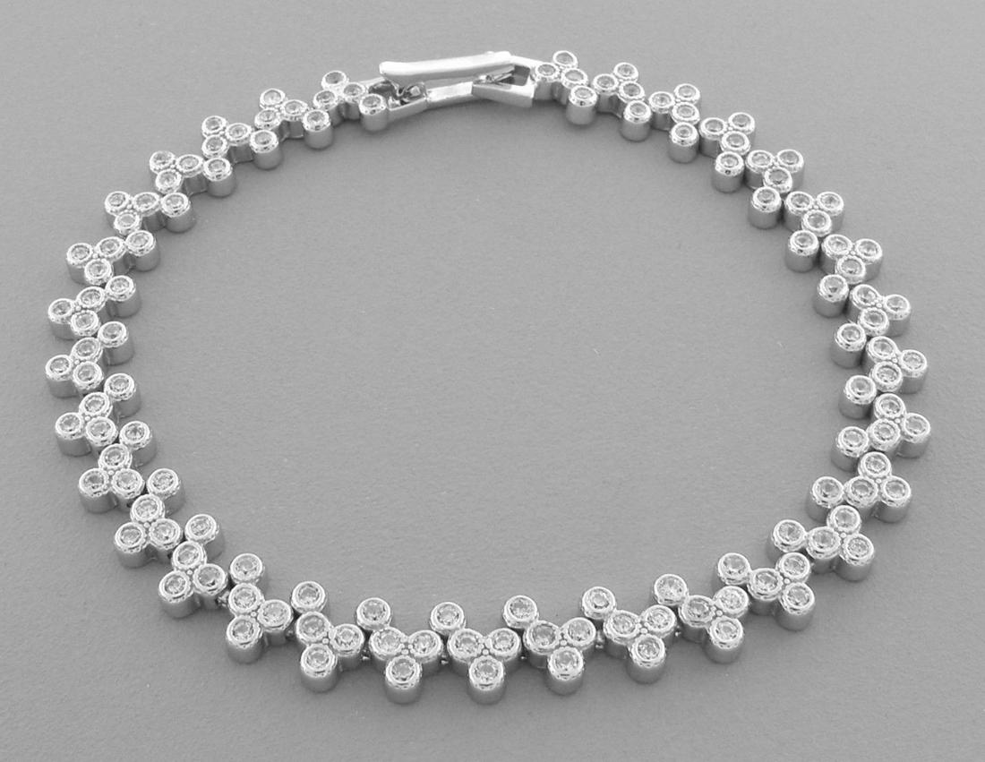 STERLING SILVER CZ LADIES BUBBLE TENNIS BRACELET 4ct: NEW STERLING SILVER CZ TENNIS BRACELET BRACELET Bracelet measures 7.25" Long (will fit upto 7.25" wrist) Bracelet measure 6.7mm Wide 4ct cz size apx Sterling silver, beautiful cz tennis bracelet, exce