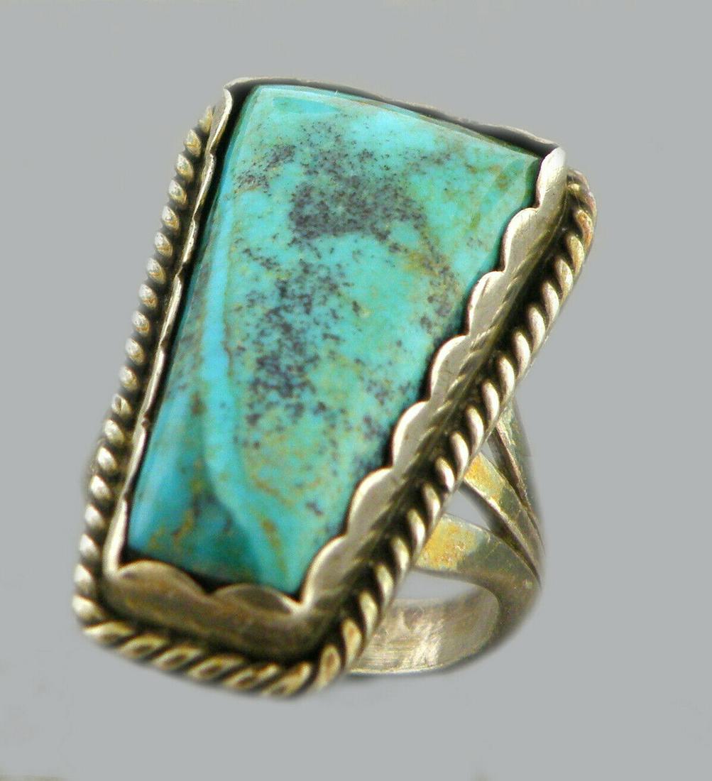 VINTAGE LARGE NAVAJO STERLING SILVER TURQUOISE RING (1 of 2)
