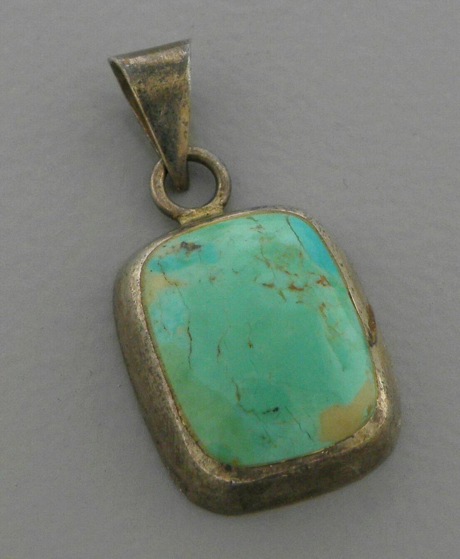VINTAGE BEAUTIFUL STERLING SILVER TURQUOISE PENDANT (1 of 2)