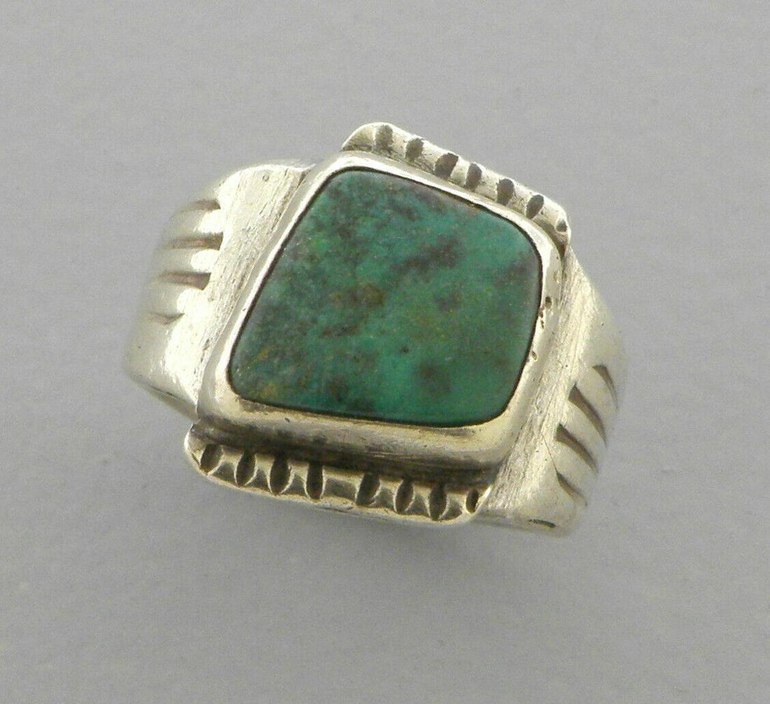 VINTAGE BEAUTIFUL STERLING SILVER TURQUOISE RING (1 of 2)