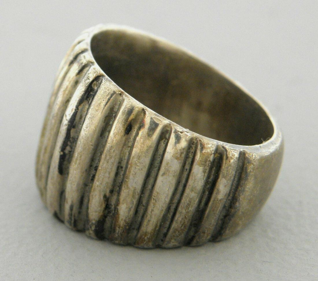 VINTAGE STERLING SILVER LADIES RIBBED DOME RING SIZE 6 (1 of 2)