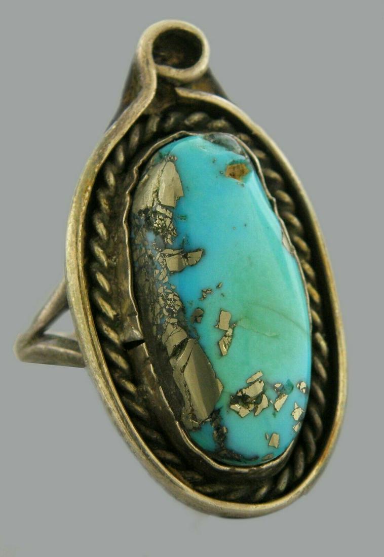 VINTAGE BEAUTIFUL NAVAJO STERLING SILVER TURQUOISE RING (1 of 2)