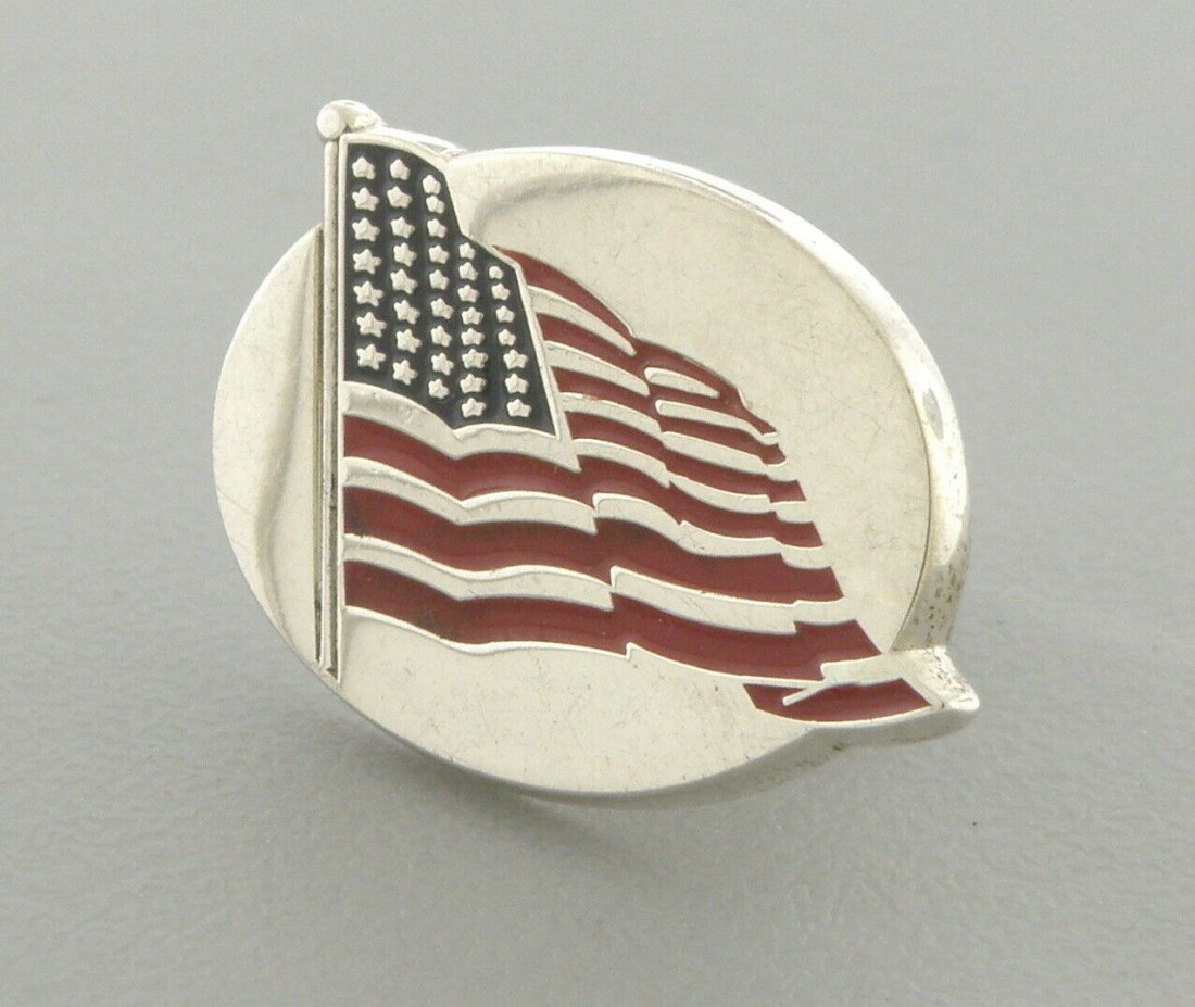 TIFFANY & Co. STERLING SILVER AMERICAN FLAG PIN (1 of 2)