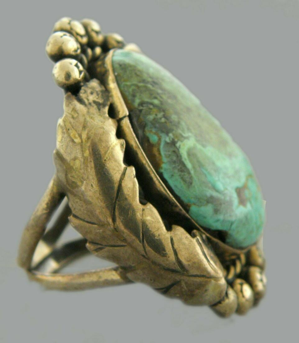 VINTAGE BEAUTIFUL NAVAJO STERLING SILVER TURQUOISE RING (1 of 2)