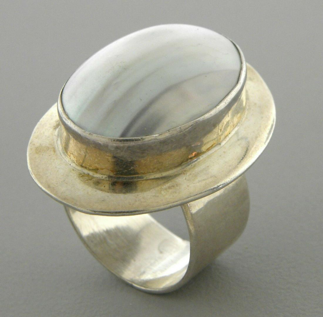 VINTAGE BEAUTIFUL STERLING SILVER OVAL ABALONE RING (1 of 2)