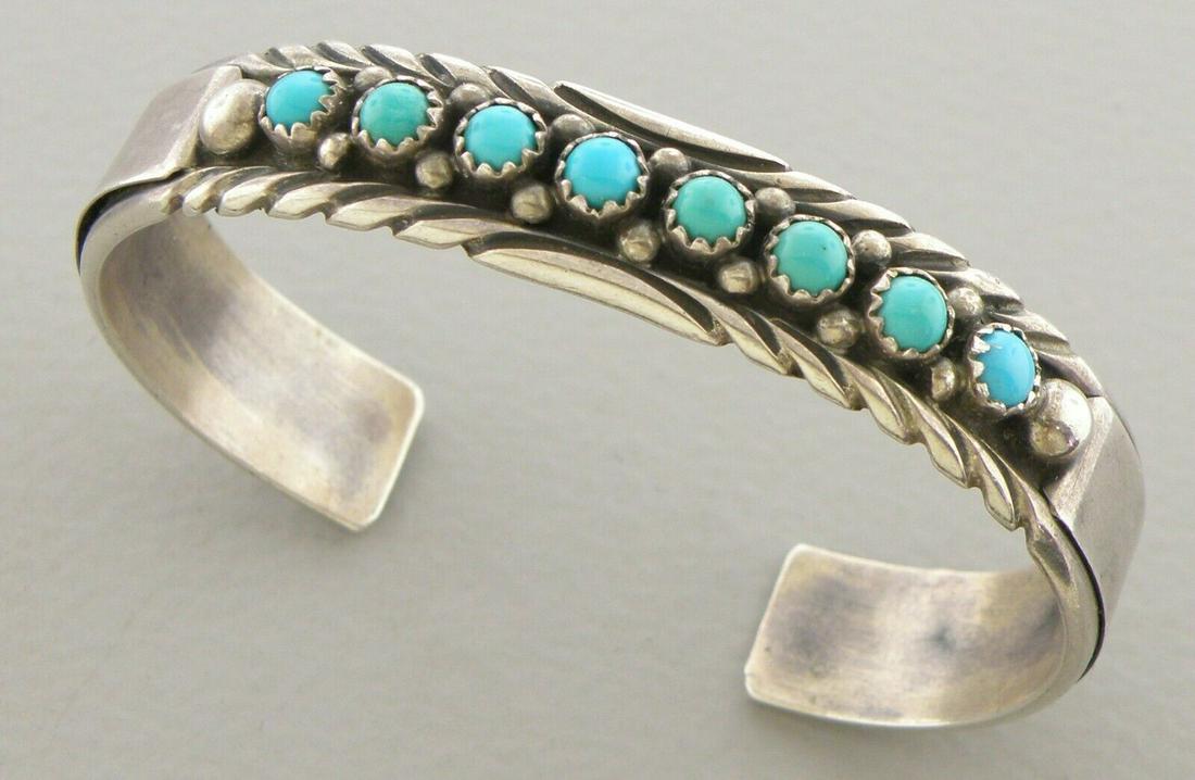 VINTAGE NAVAJO STERLING SILVER TURQUOISE CUFF BANGLE (1 of 2)