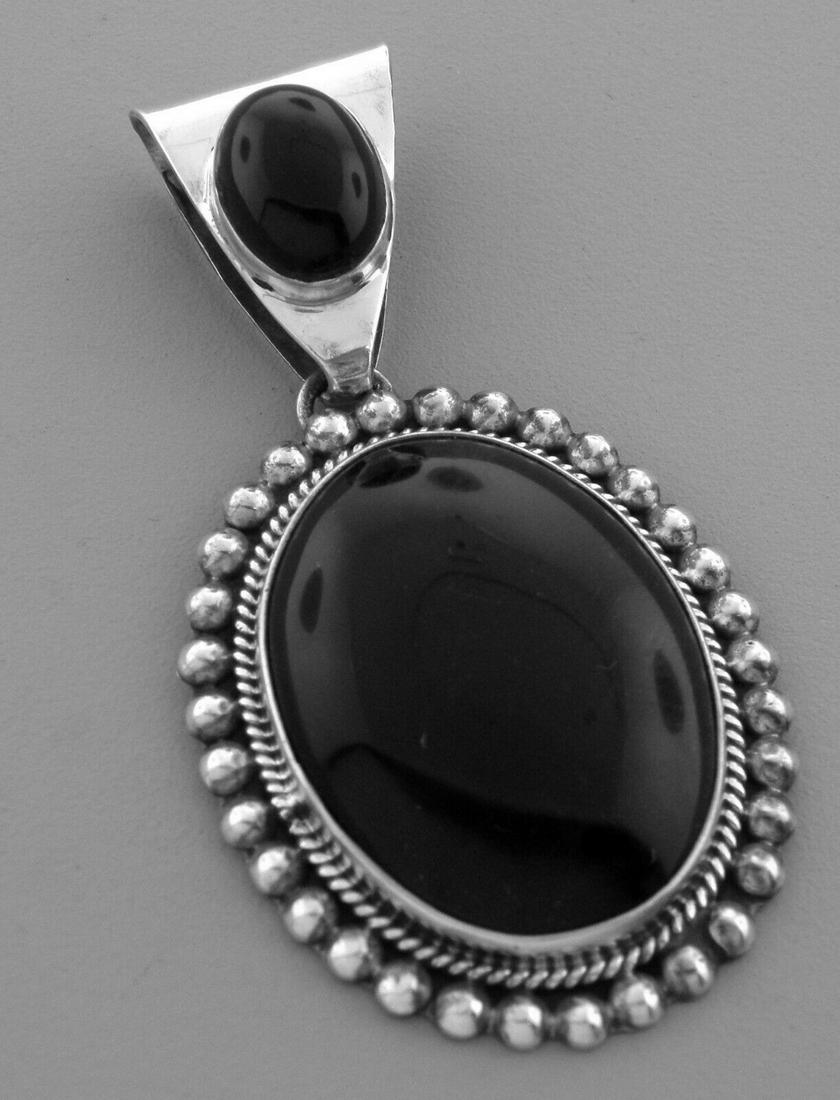 VINTAGE BEAUTIFUL LARGE STERLING SILVER ONYX PENDANT (1 of 2)