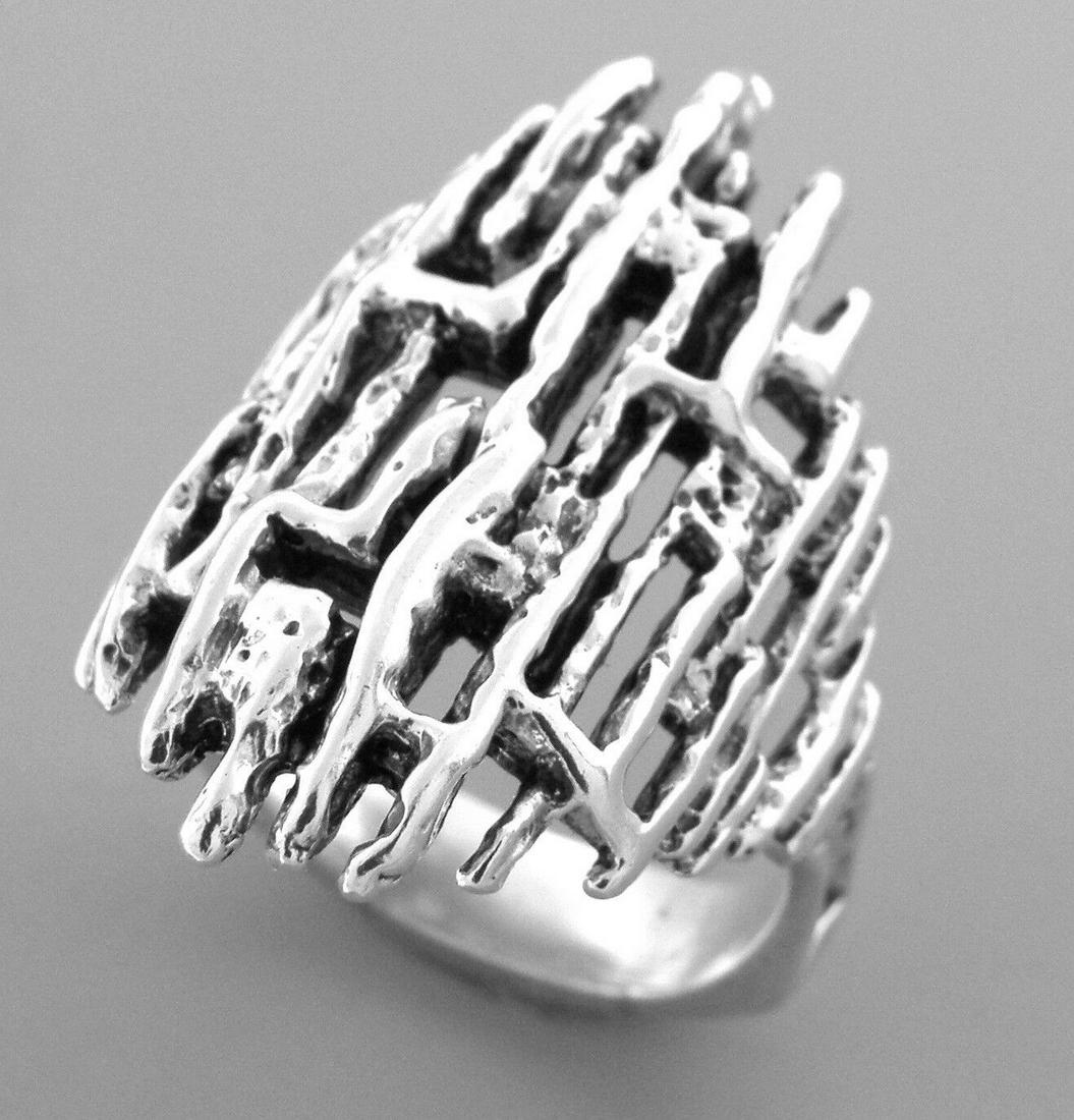 JAMES AVERY STERLING SILVER LADIES RING SIZE 9: JAMES AVERY STERLING SILVER RINGSize 9Measures 1.21" wide on topJames Avery Sterling silver ring Vintage, Pre-owned, in good condition, minor wear, has previously been sized, please refer to picsStamp