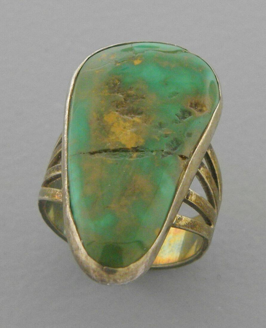 VINTAGE BEAUTIFUL STERLING SILVER LARGE TURQUOISE RING (1 of 2)