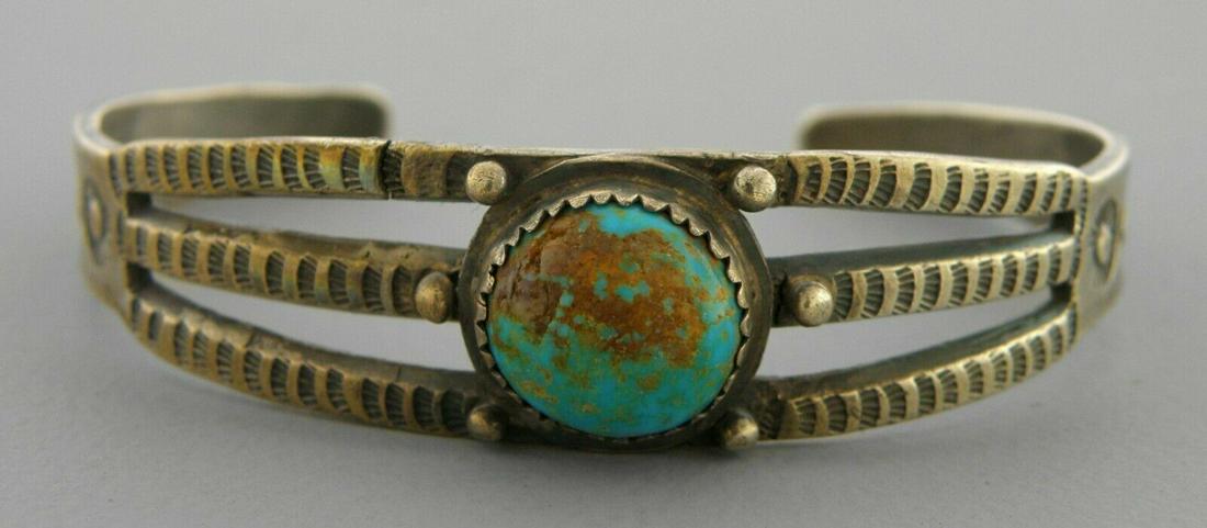 VINTAGE BEAUTIFUL NAVAJO STERLING SILVER TURQUOISE CUFF (1 of 2)
