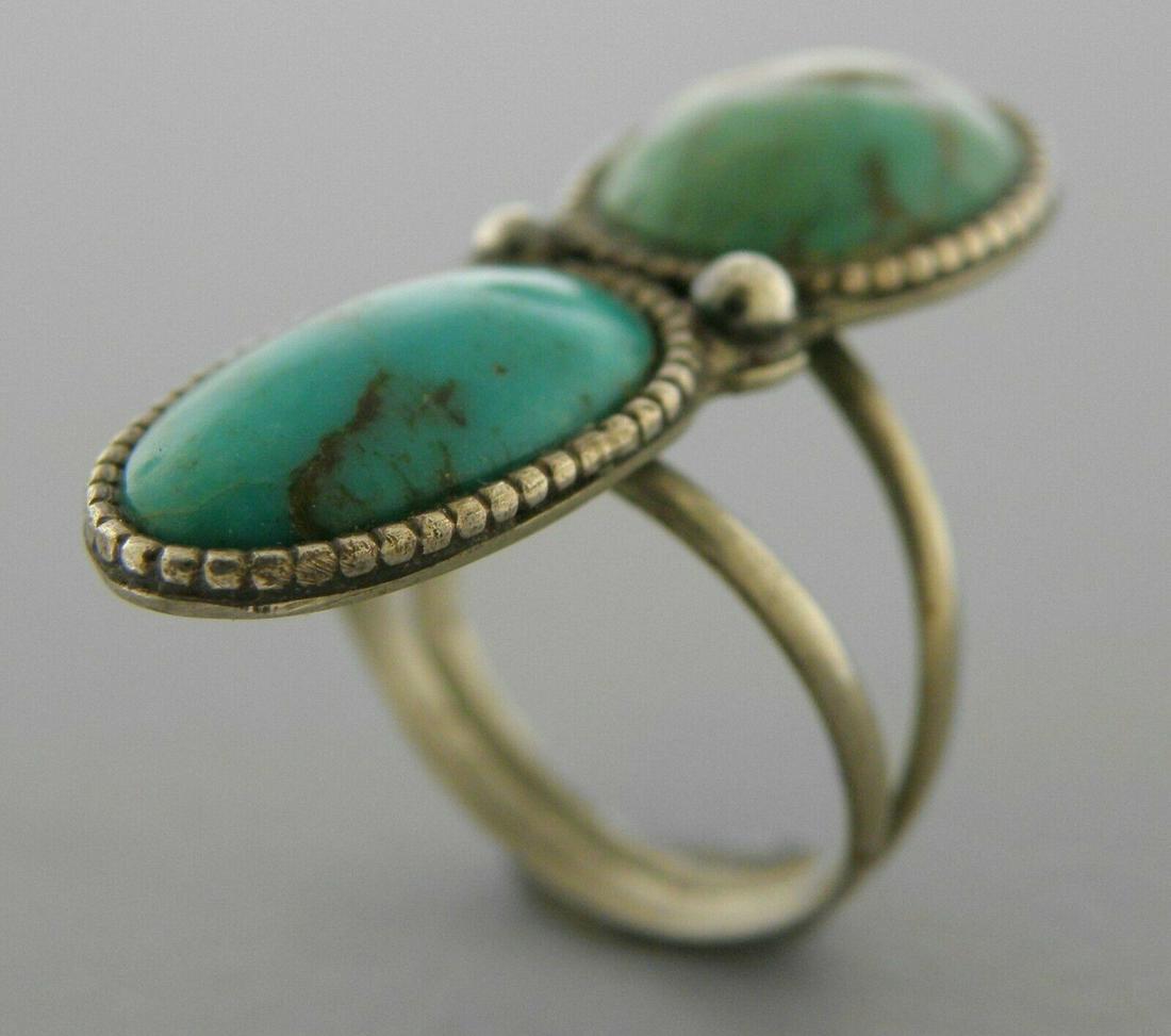 VINTAGE NAVAJO STERLING SILVER TURQUOISE RING (1 of 2)