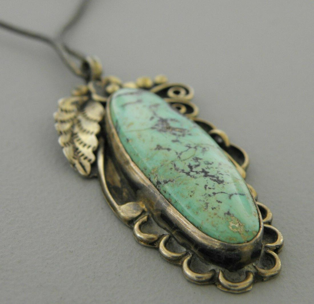 VINTAGE NAVAJO STERLING SILVER TURQUOISE NECKLACE (1 of 2)