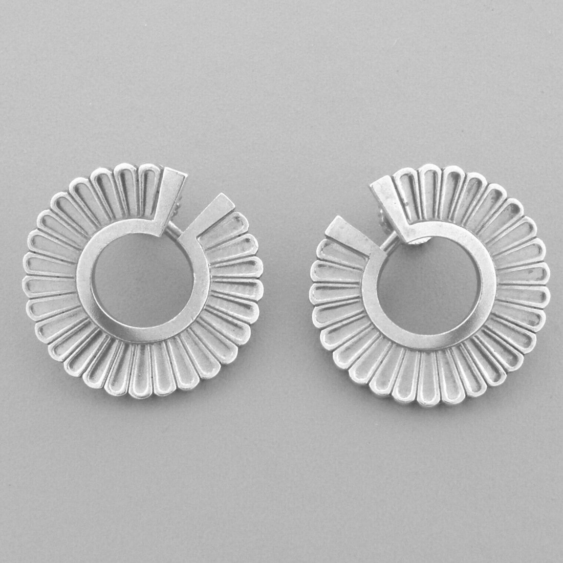 VINTAGE GEORG JENSEN STERLING SILVER SPIRAL EARRINGS (1 of 2)