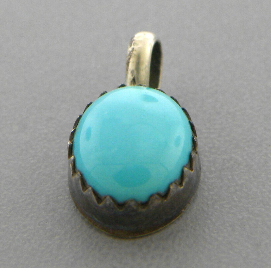 VINTAGE NAVAJO SILVER SLEEPING BEAUTY TURQUOISE PENDANT (1 of 2)