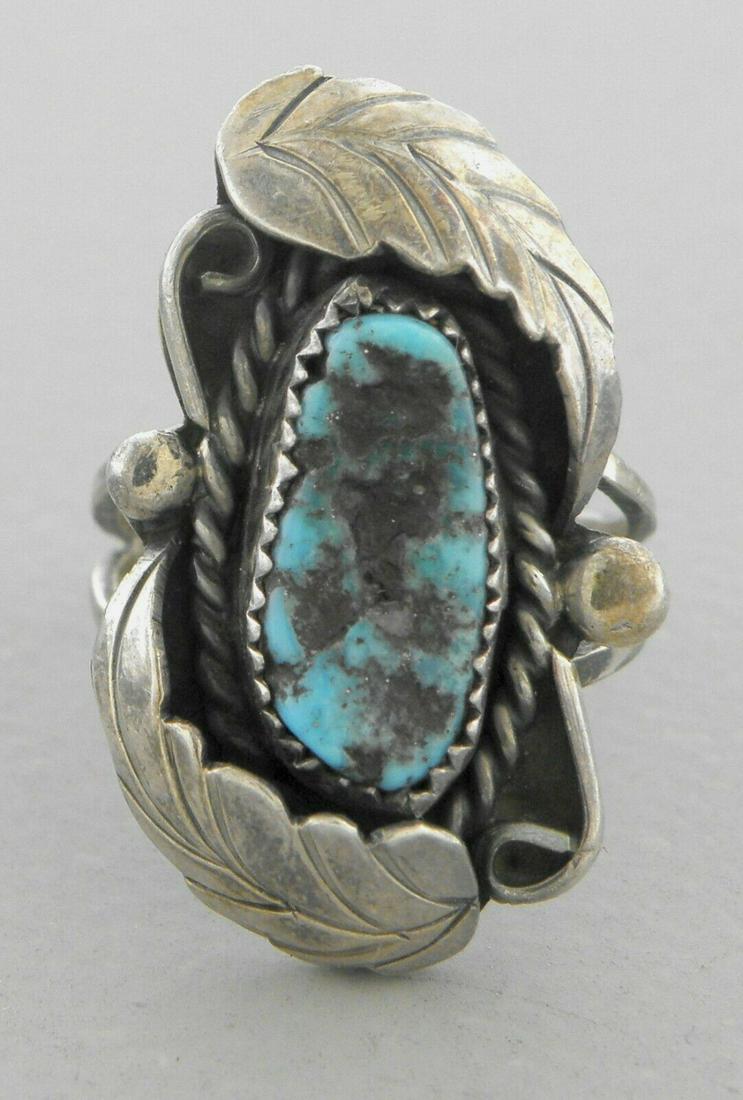 VINTAGE BEAUTIFUL NAVAJO STERLING SILVER TURQUOISE RING (1 of 2)