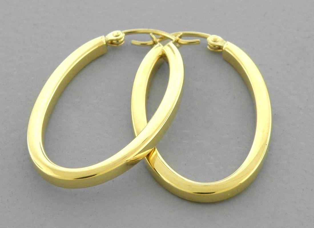 NEW 14K YELLOW GOLD LADIES OVAL SQUARE HOOP EARRINGS: NEW 14K YELLOW GOLD EARRINGS New 14K Yellow Gold oval tube hoop Earrings Measures: apx 20mm in diameter 2mm wide Hollow Shrimp Earrings with clasp backing Earrings have a polished finish Stamp: 14k Av