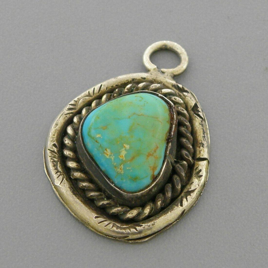 VINTAGE NAVAJO STERLING SILVER TURQUOISE PENDANT (1 of 2)