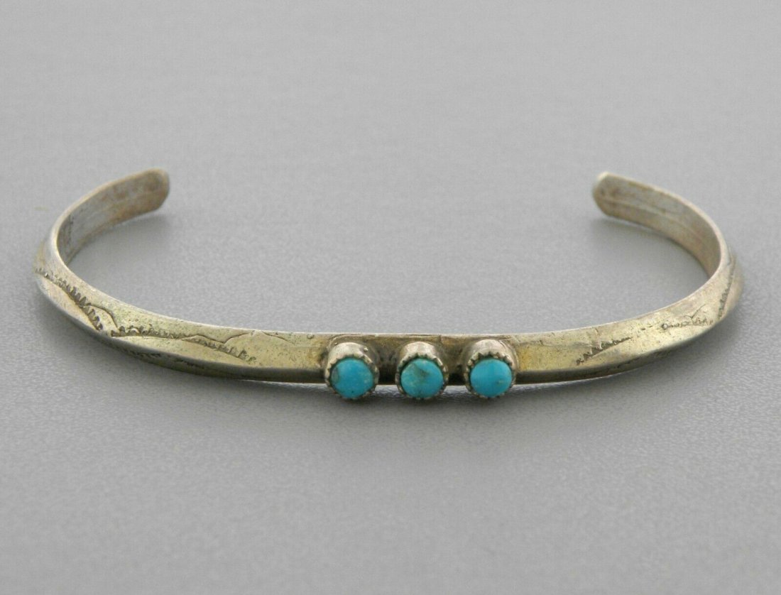 VINTAGE BEAUTIFUL NAVAJO STERLING SILVER TURQUOISE CUFF (1 of 2)